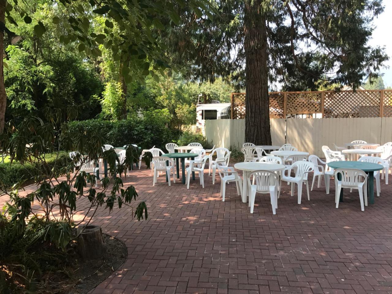 Wolf Creek Inn & Tavern Buitenkant foto